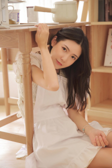 比基尼一字马女生